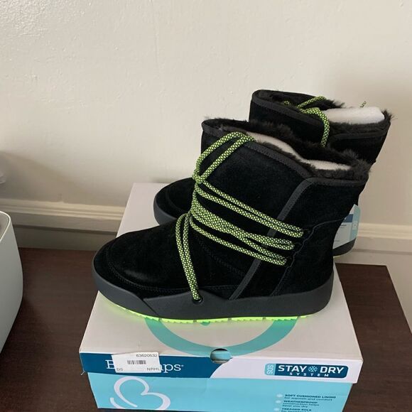 Baretraps dish water resistant  weatherproof,treaded soul, faux shearling bootie - Picture 6 of 12